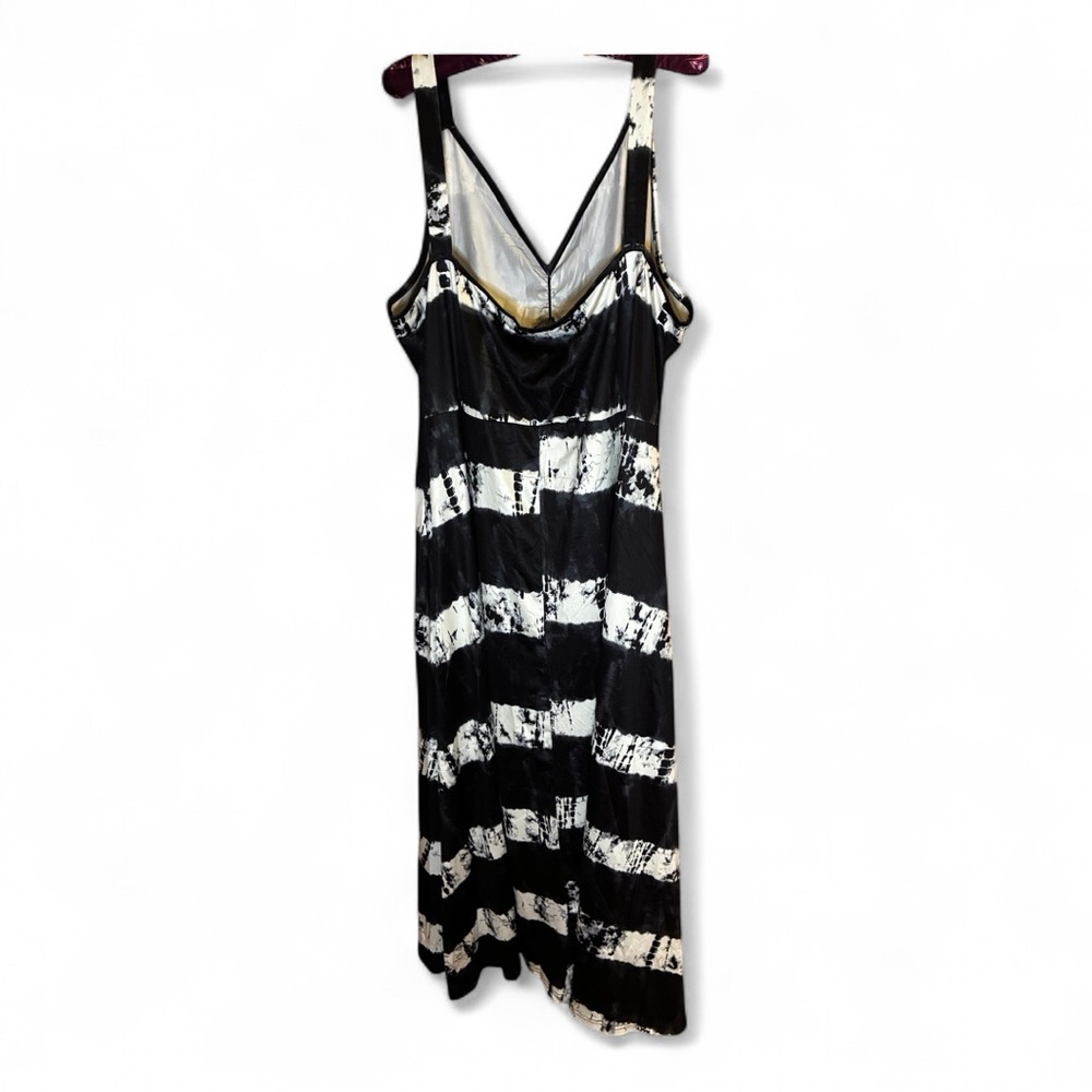 Black and White Striped Dress Plus Size 4XL/(20) - Picture 4 of 5